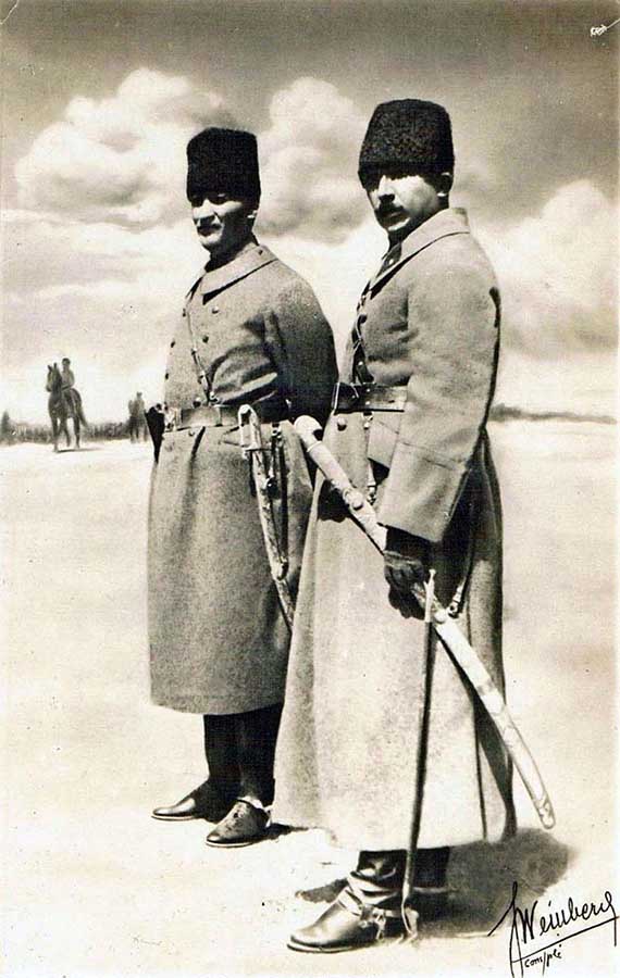 Mustafa Kemal Atatürk ve İsmet Paşa, Dumlupınar Başkomutanlık Meydan Muharebesi öncesi, Ağustos 1922, Jein Weinberg  