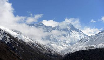 Everest dağının genel görünümü, Everest Dağında Ölenler
