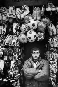 İstanbul'da bir mağazası, 1998