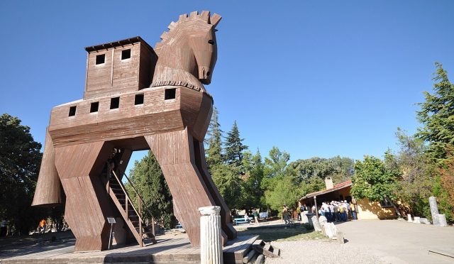 Çanakkale’deki Troya ören yerinde sergilenen tahta at